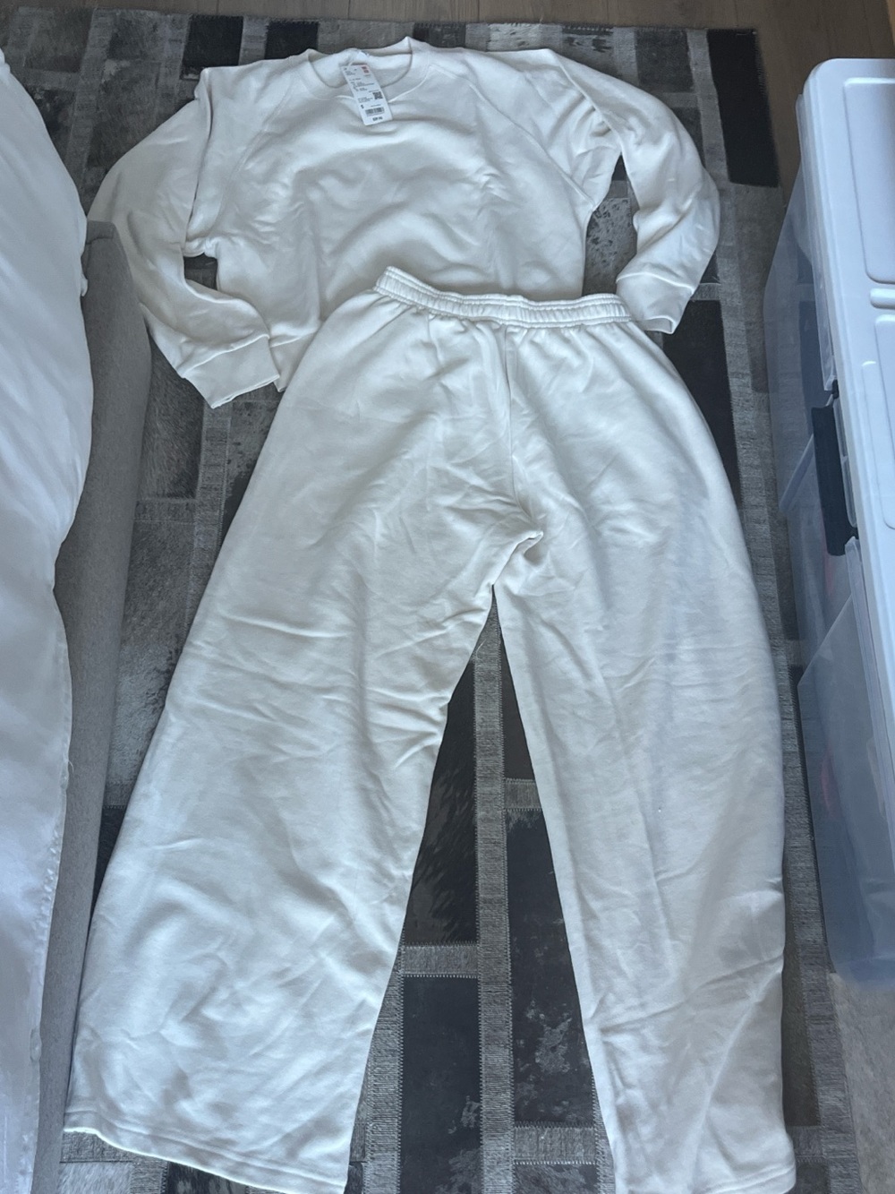 Uniqlo Cream crew neck sweatshirt and Wide-Leg Sweatpants Joggers